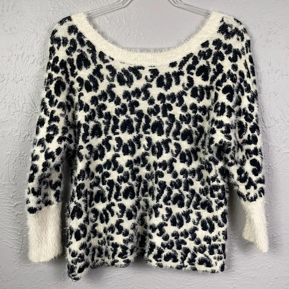 Versona Black & White Leopard Fuzzy Sweater Med